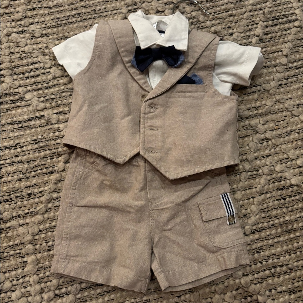 Kids Tan and White Matching Set with Bow Tie

Great for baptism or dedication